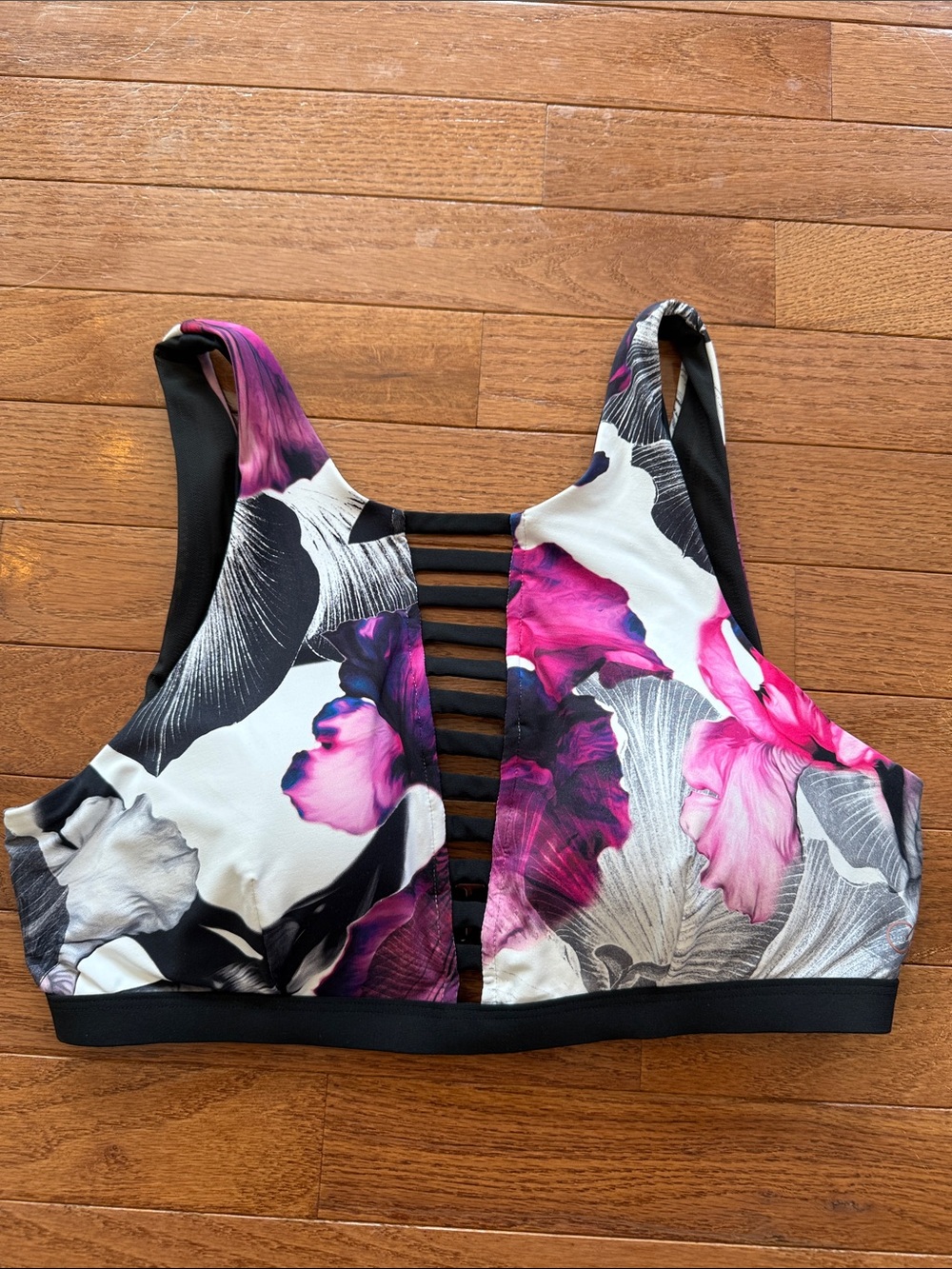 CALIA 🌊 🩷 Floral High-Neck Sports Bra with Ladder Front size med like new!